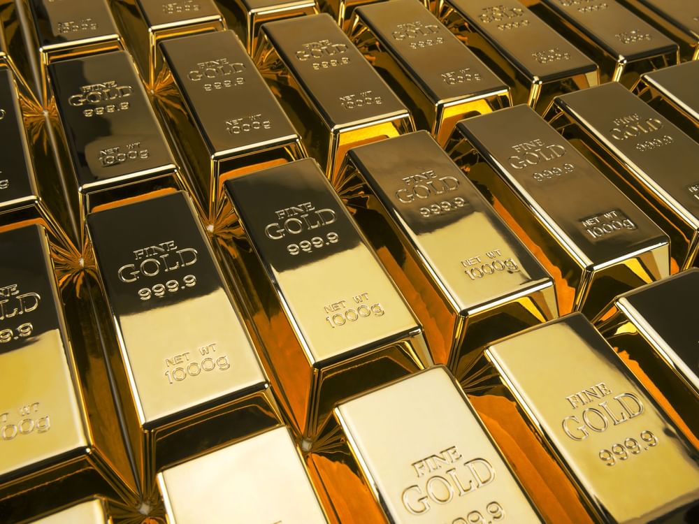 الذهب عند أعلى مستوياته مقتربا من 3700 دولار للأوقية