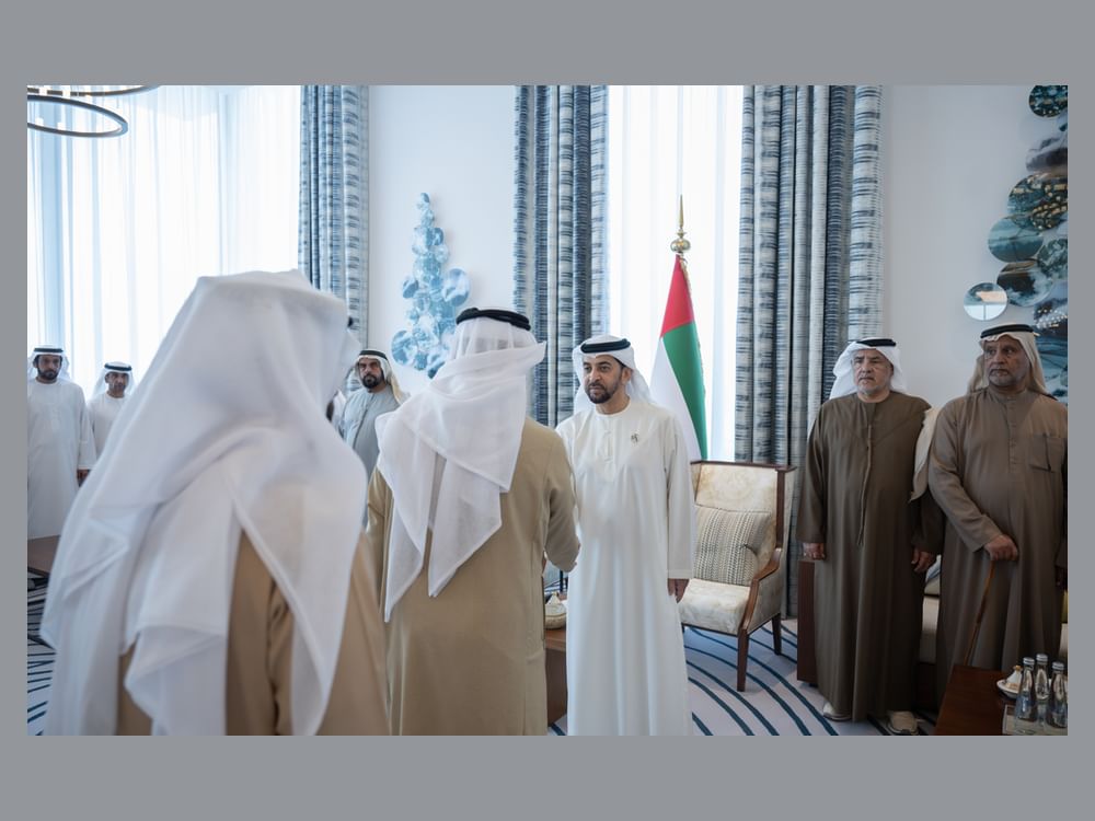 Hamdan bin Zayed recibe a ciudadanos en el Palacio Al Dhanna