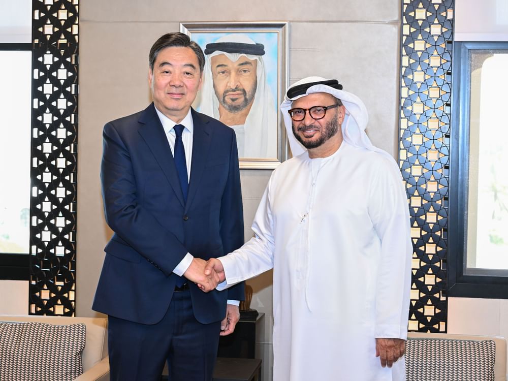 Anwar Gargash se reúne com enviado especial da China para o Oriente Médio