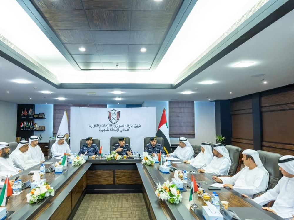 فريق إدارة الطوارئ والأزمات بالفجيرة يناقش تعزيز الجاهزية والتنسيق المشترك
