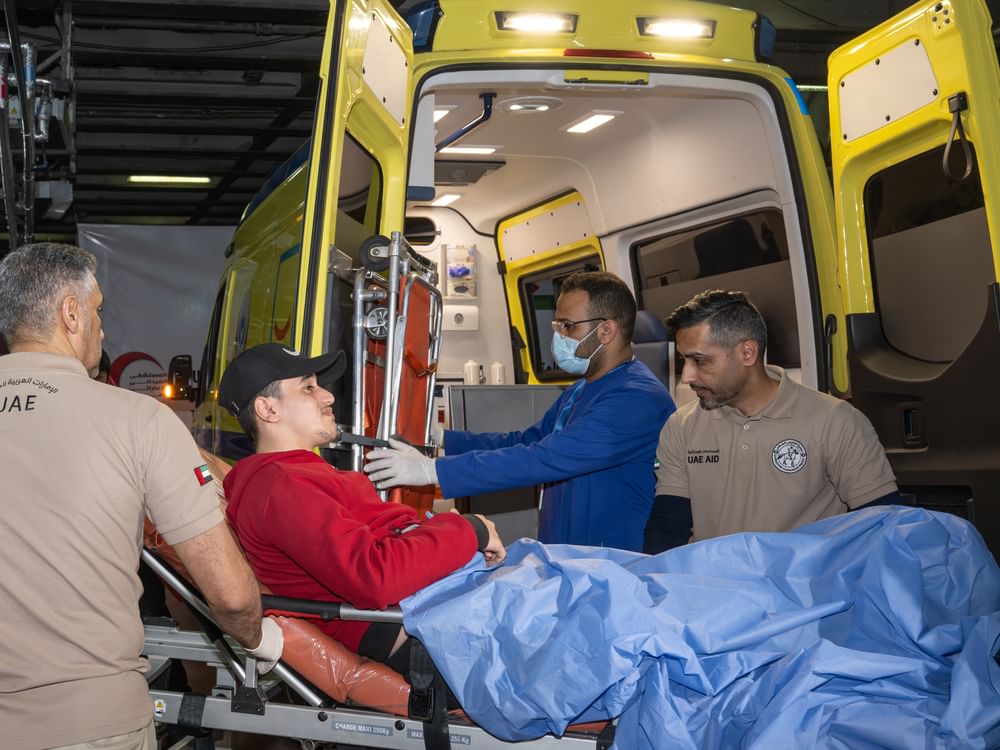 阿联酋浮动医院在阿里什港接收10名来自加沙的巴勒斯坦患者