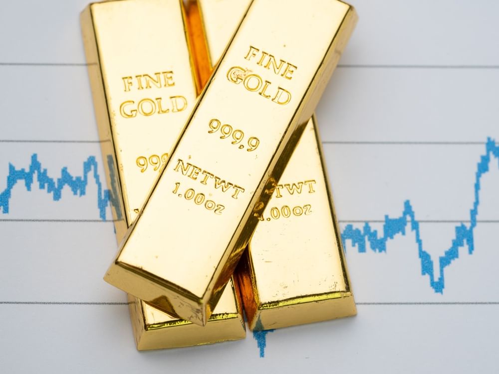 الذهب يربح 4 دولارات في المعاملات الفورية