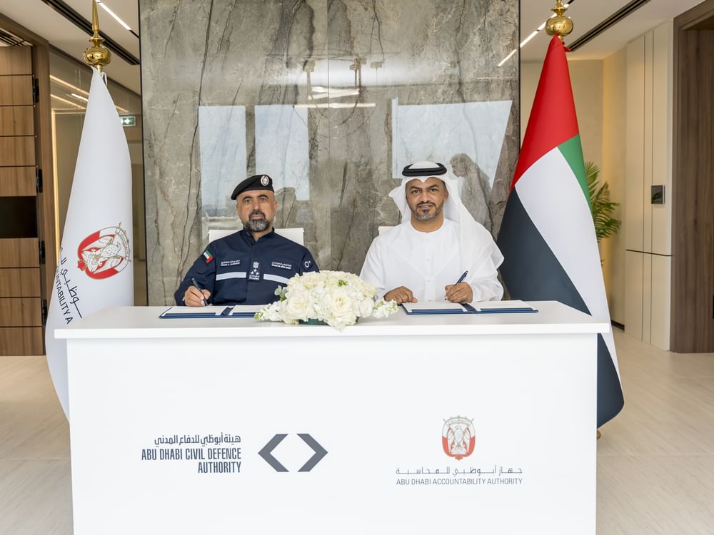 هيئة أبوظبي للدفاع المدني وجهاز أبوظبي للمحاسبة يتعاونان لتعزيز الكفاءات الوطنية