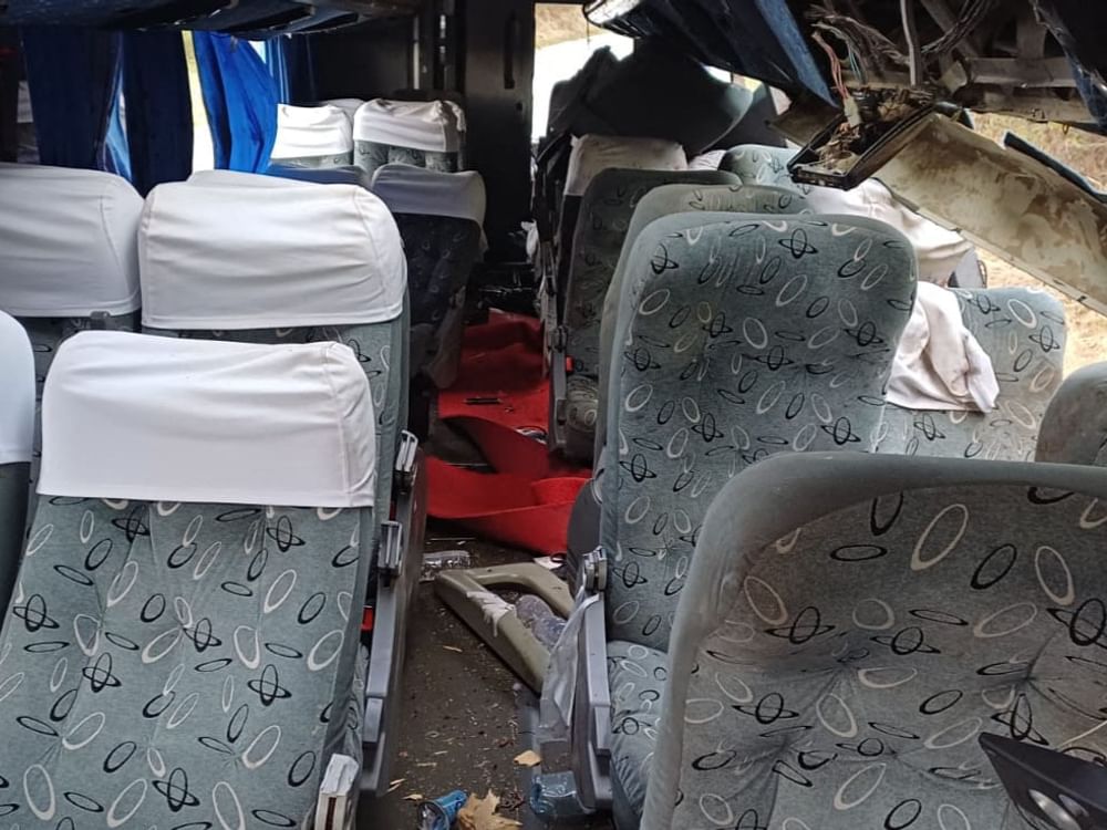 巴西东北部发生客车侧翻事故 至少17人遇难