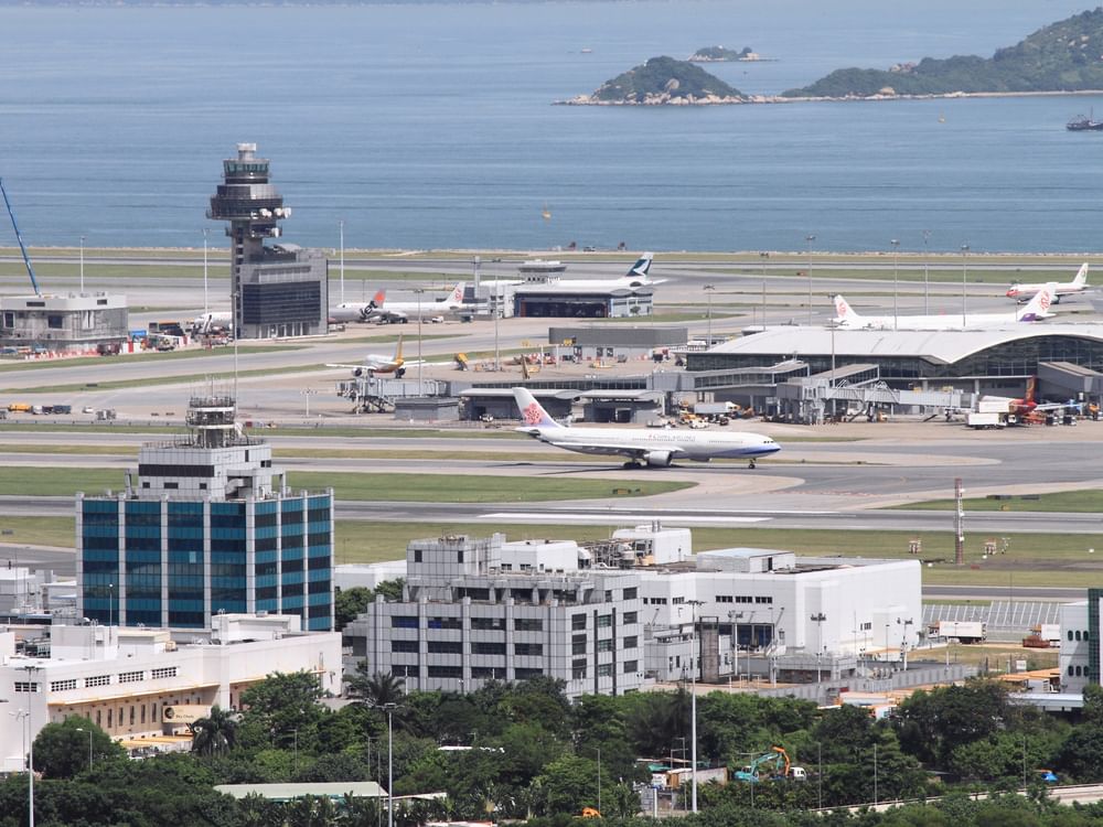 European airport passenger traffic drops for first time since pandemic recovery