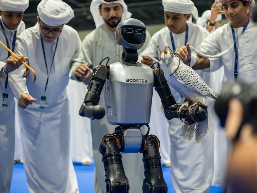 الإمارات تقود مسيرة تمكين العقول الرقمية وصناعة كفاءات الذكاء الاصطناعي