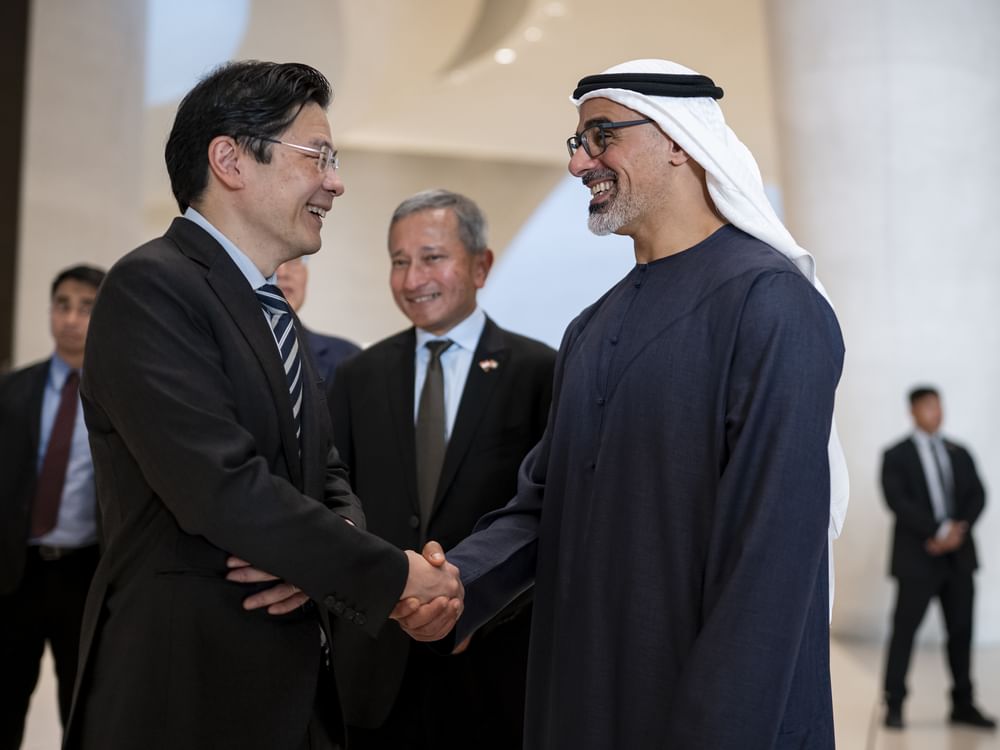 خالد بن محمد بن زايد   يلتقي رئيس وزراء سنغافورة في متحف زايد الوطني