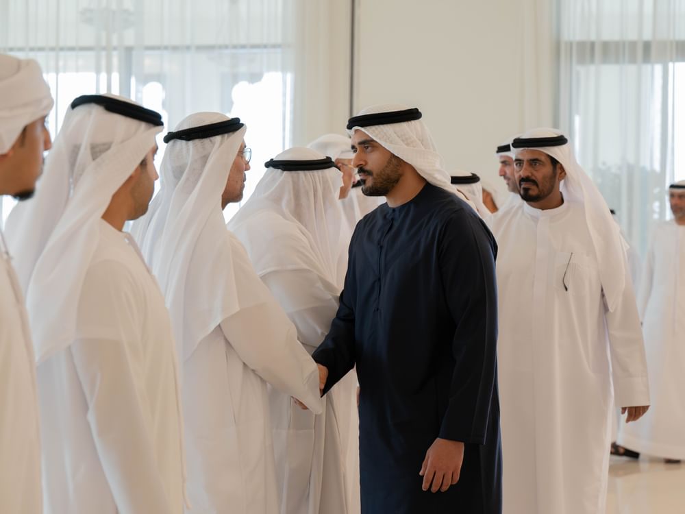 زايد بن محمد بن زايد يقدم واجب العزاء في وفاة والدة الشهيد خليل إبراهيم المرزوقي