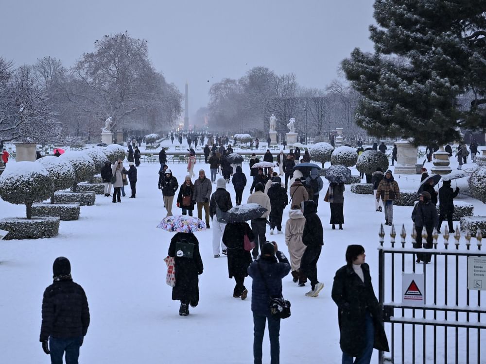 الثلوج تعطل النقل والسفر في بريطانيا وفرنسا وهولندا