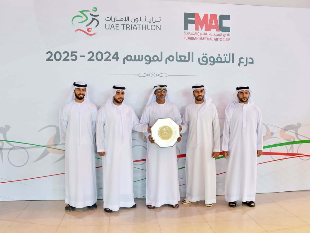 نادي الفجيرة للفنون القتالية يُتوج بدرع التفوق العام لرياضة الترايثلون لموسم 2024 و 2025