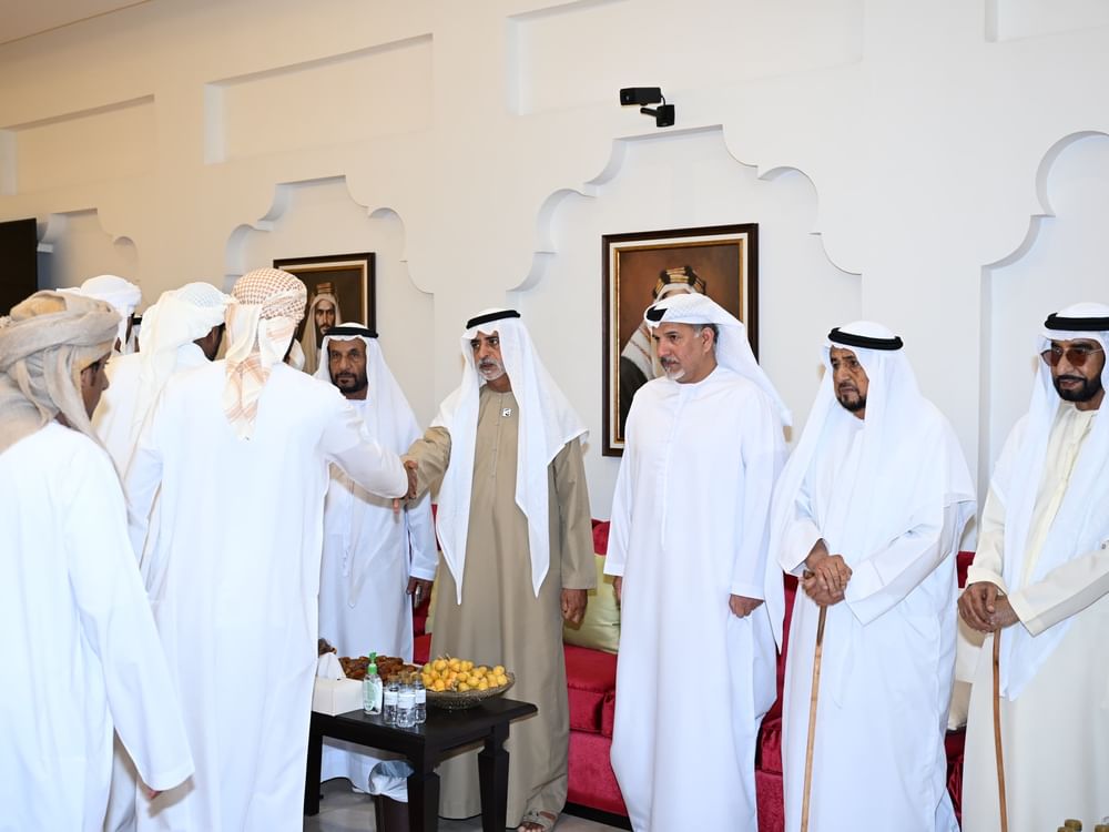 نهيان بن مبارك يعزي في وفاة عوشة القبيسي 