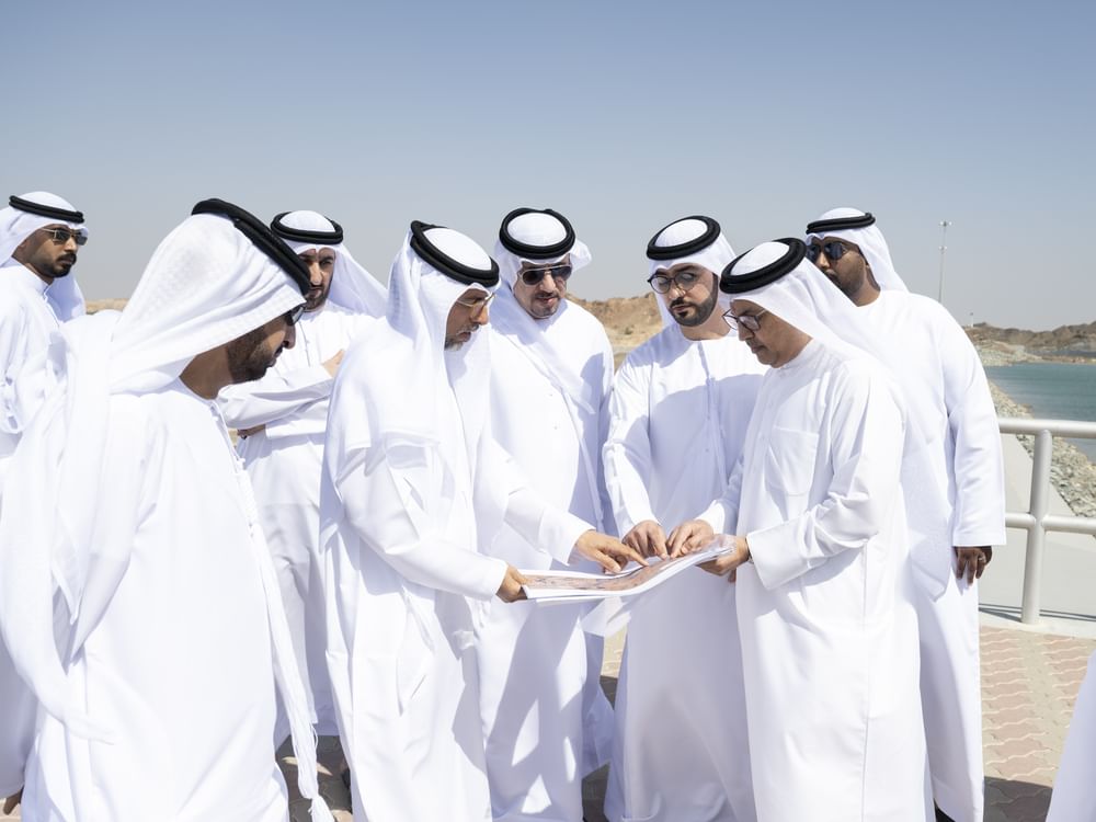 سهيل المزروعي يطلع على كفاءة السدود بعد "منخفض العزم" ويؤكد تعزيز دورها في الأمن المائي