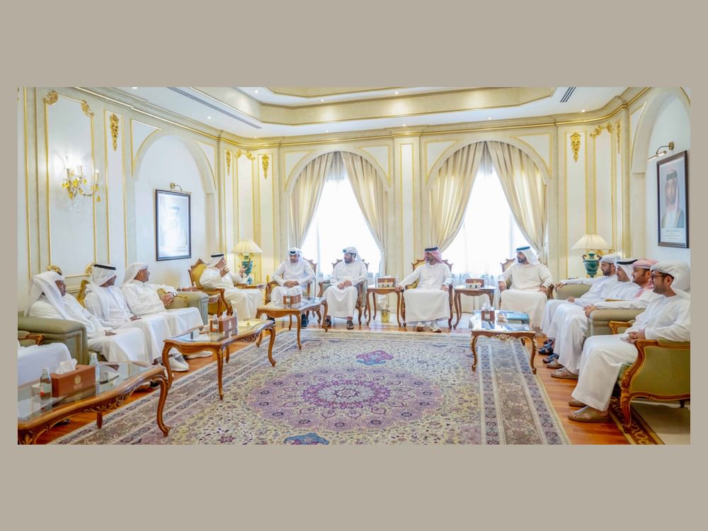 عمار النعيمي يستقبل نجوم الكرة المشاركين في بطولة