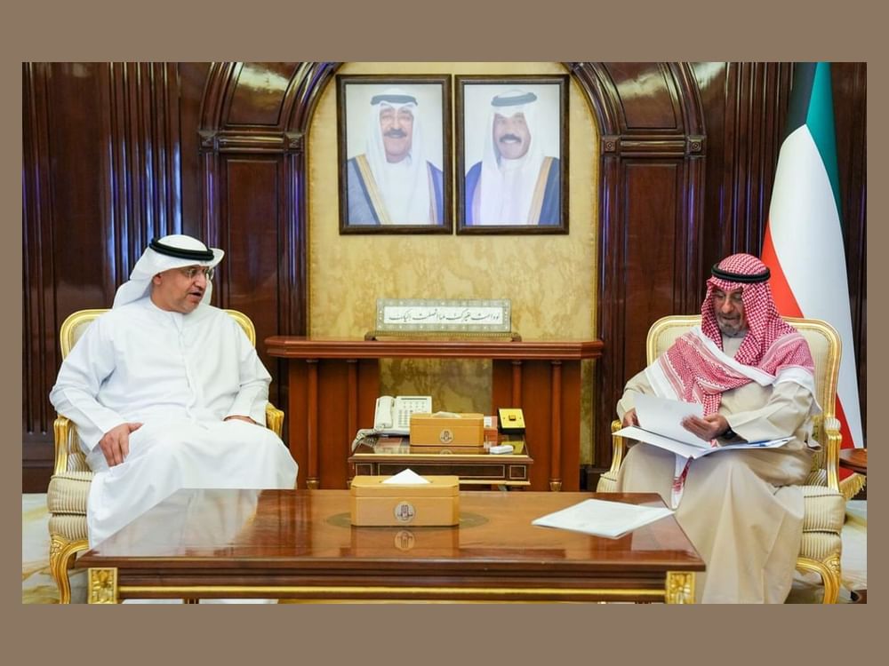 سفير الإمارات يلتقي رئيس مجلس الوزراء الكويتي