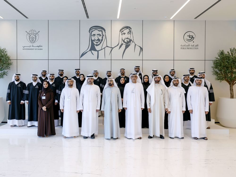 أمام محمد بن راشد.. 20 من أعضاء النيابة العامة الجُدد في دبي يؤدون اليمين القانونية