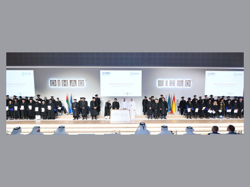 سيف بن زايد يشهد تخريج طلبة الماجستير  في كلية ديهاد الإنسانية