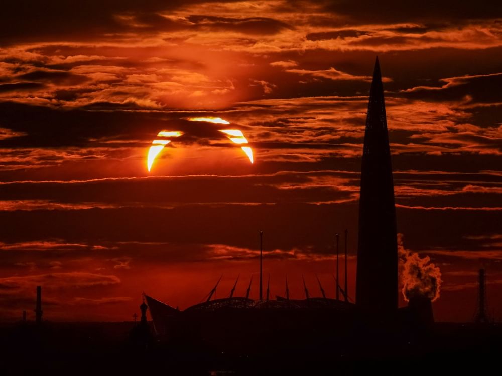 Total solar eclipse begins at edge of Russian Arctic