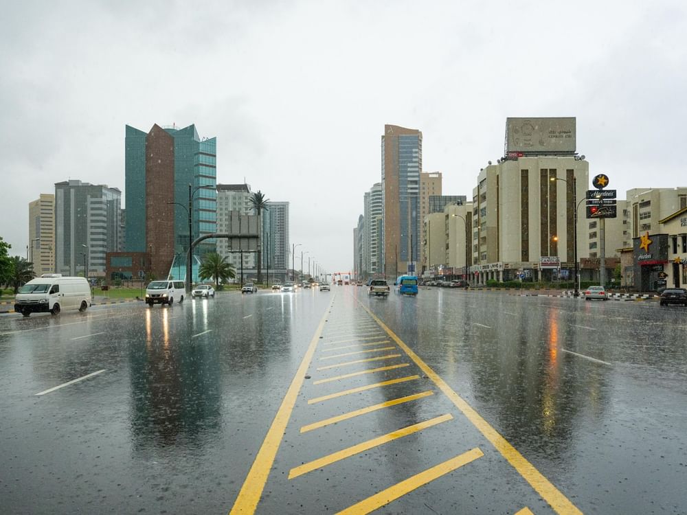 الفجيرة: جميع طرق الإمارة تشهد حركة مرورية انسيابية ولا توجد إغلاقات  