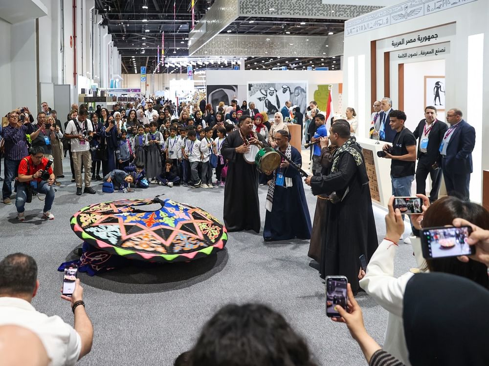 " أبوظبي الدولي للكتاب " .. ضيف الشرف يعزز ثراء فعاليات الحدث العالمي 