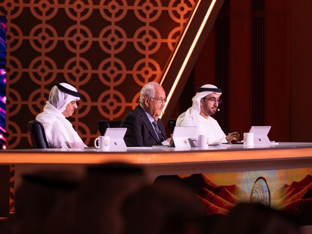 "شاعر المليون" يواصل منافساته على مسرح شاطئ الراحة في أبوظبي