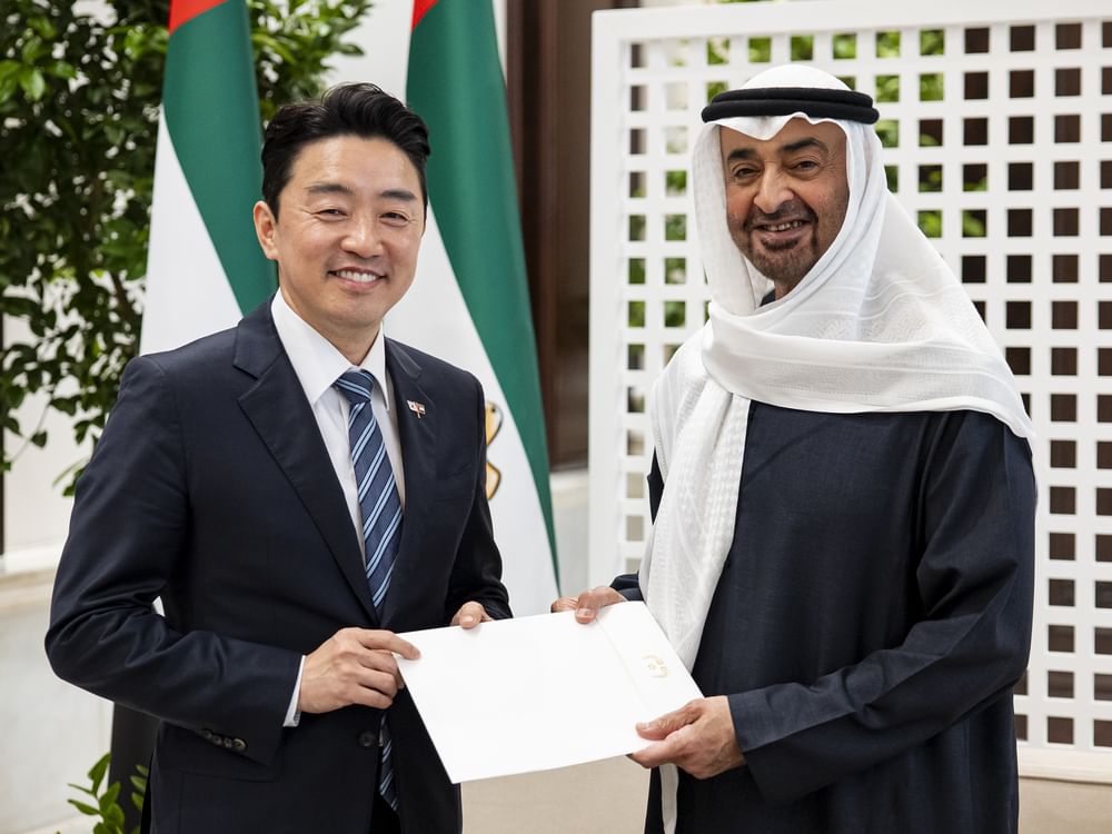 UAE President receives written message from President of Republic of Korea during meeting with Special Envoy