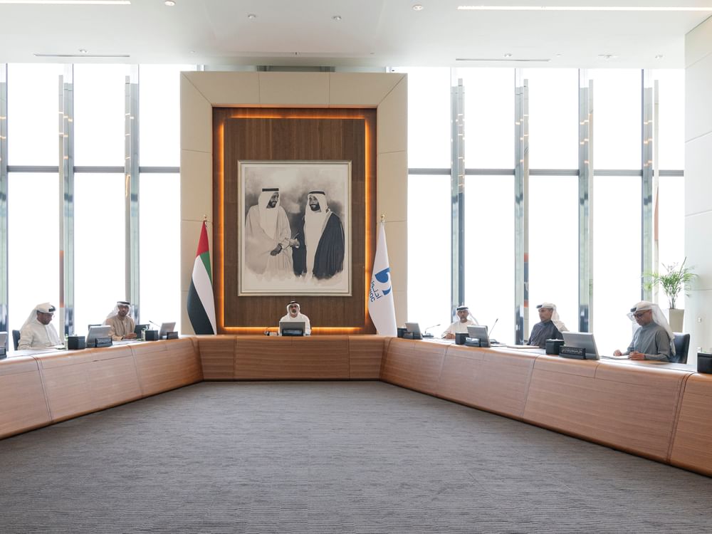 Khaled bin Mohamed bin Zayed leitet die Sitzung des Exekutivausschusses des ADNOC-Verwaltungsrats