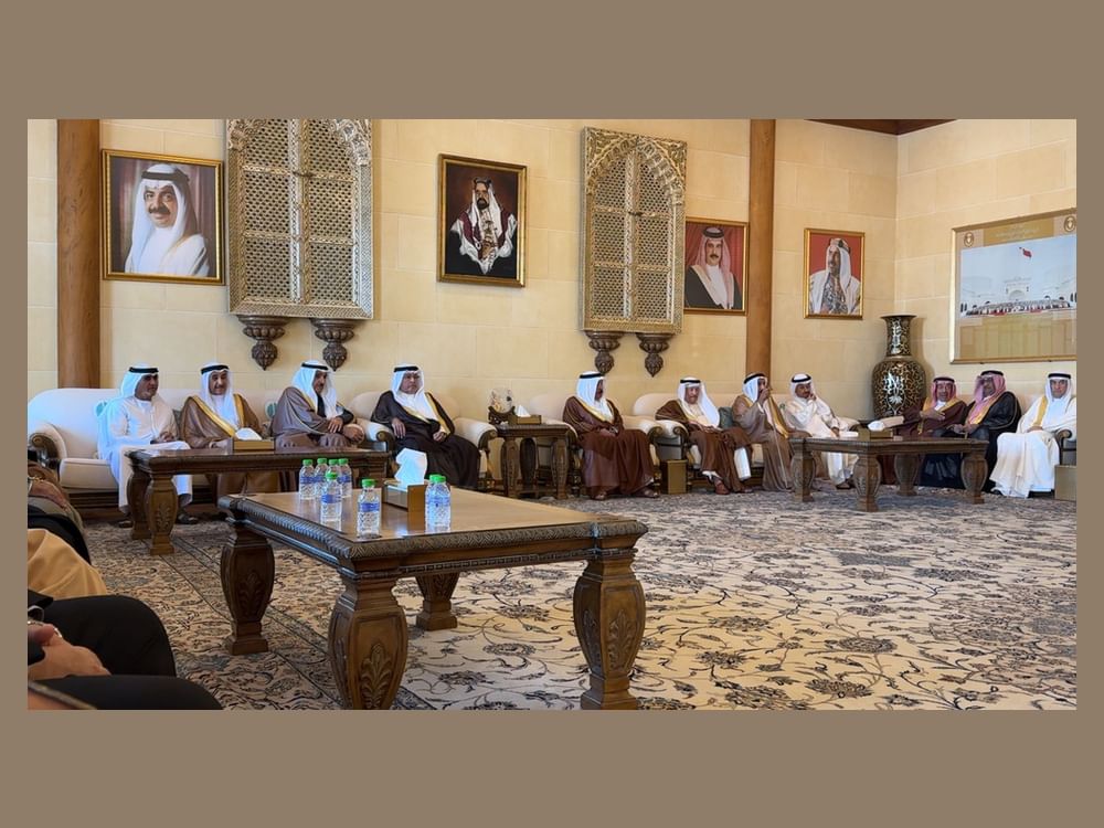 سالم بن سلطان القاسمي يقدّم واجب العزاء في وفاة الشيخ إبراهيم بن حمد آل خليفة بالبحرين