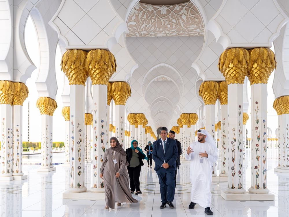 رئيس بالاو يزور جامع الشيخ زايد الكبير في أبوظبي