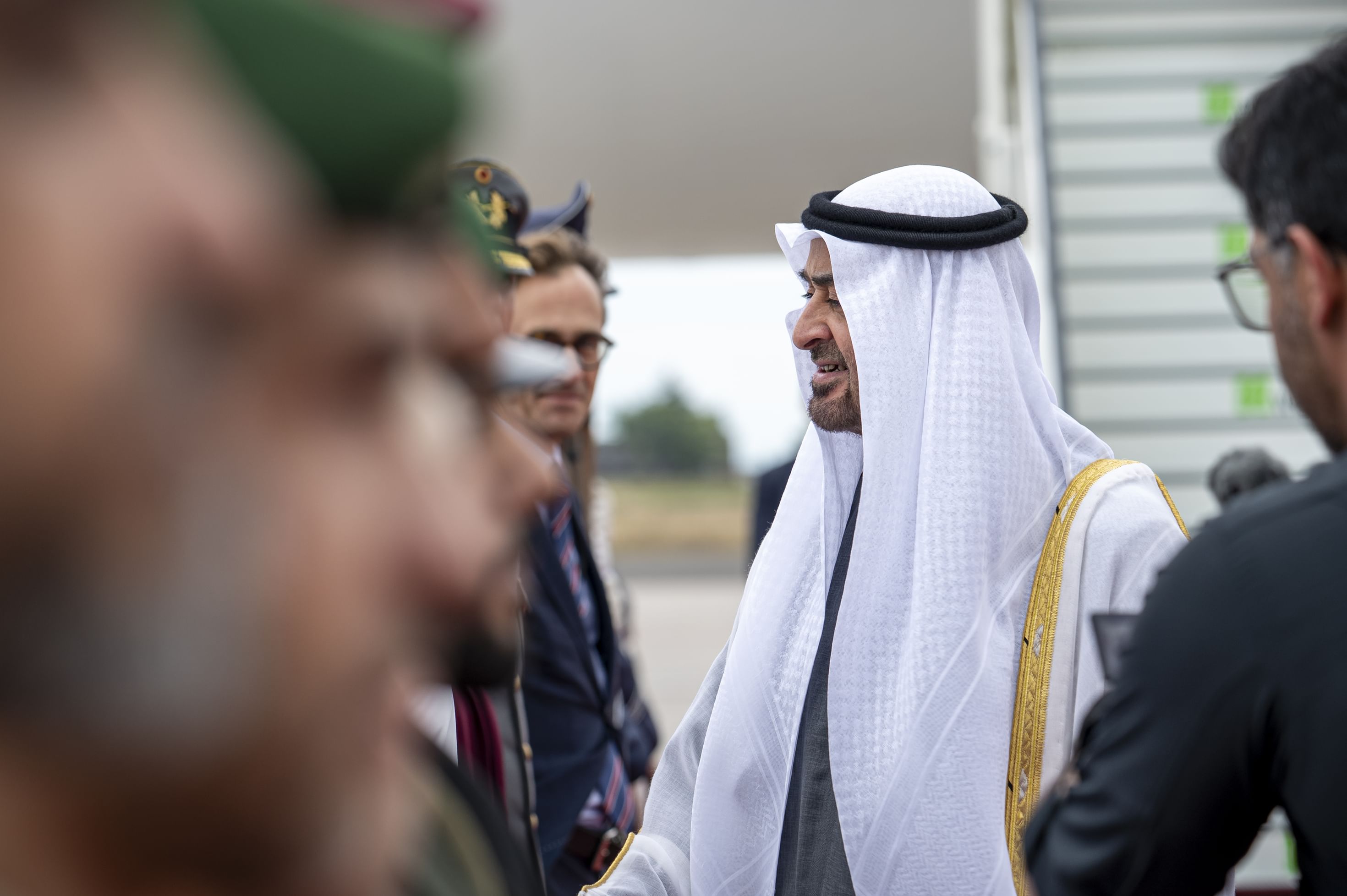 رئيس دولة الإمارات الشيخ محمد بن زايد آل نهيان يصل إلى إلى العاصمة الألمانية برلين (وام).