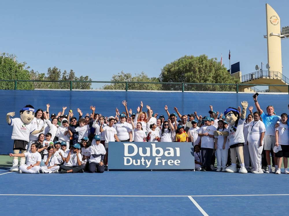 المصنفة العالمية سينياكوفا تلهم أصحاب الهمم في "يوم الأطفال" ببطولة دبي للتنس