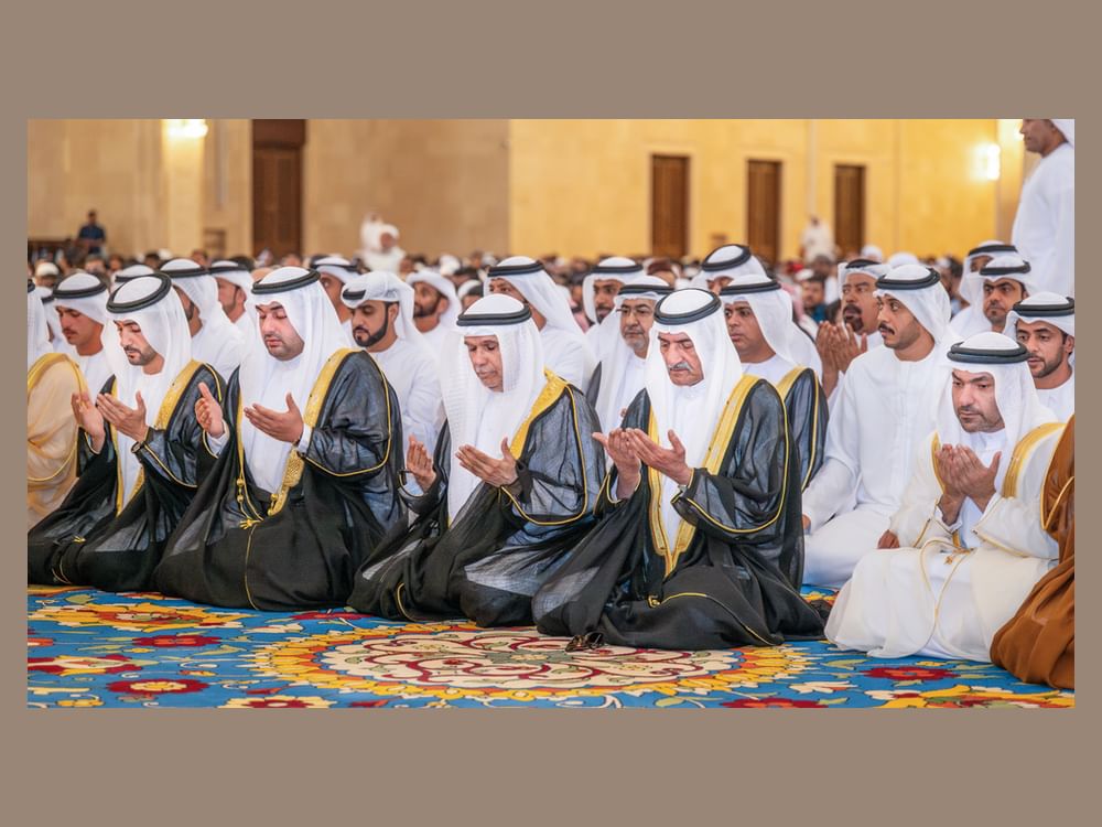 Governante de Fujairah realiza oração da Festa do Sacrifício na Mesquita Sheikh Zayed