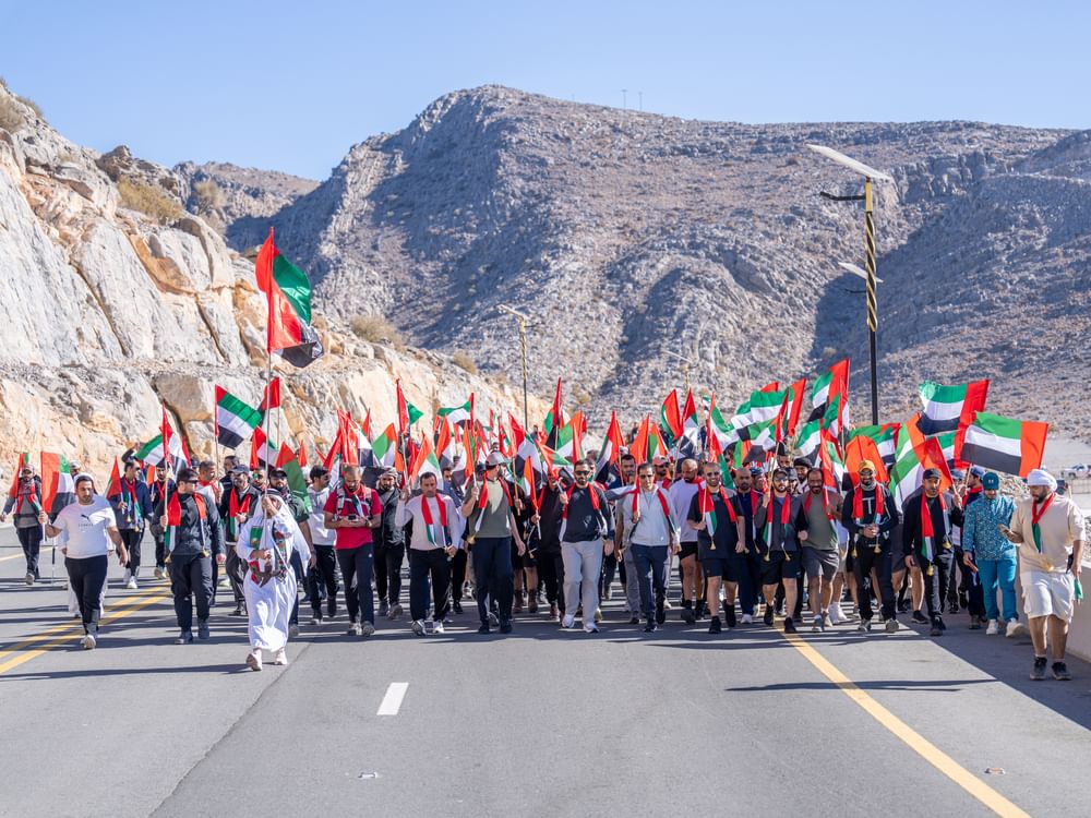 ولي عهد رأس الخيمة يشارك في المسير الجبلي على قمة جبل جيس احتفالا بعيد الاتحاد 54