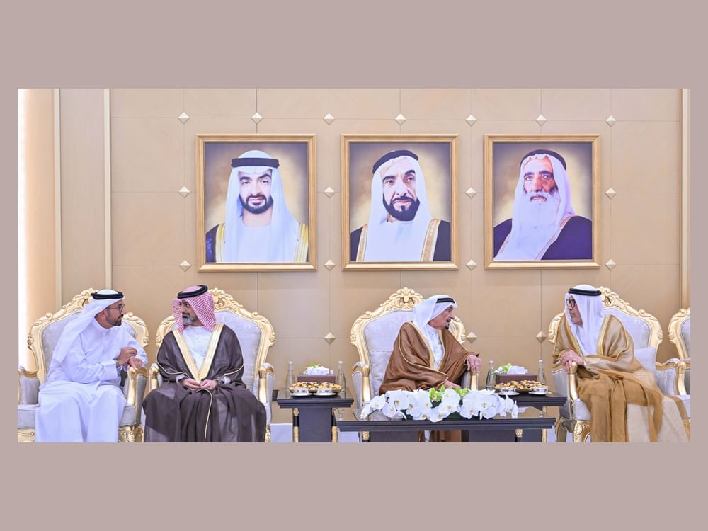 حاكم عجمان وولي عهده يواصلان استقبال المهنئين بعيد الأضحى المبارك