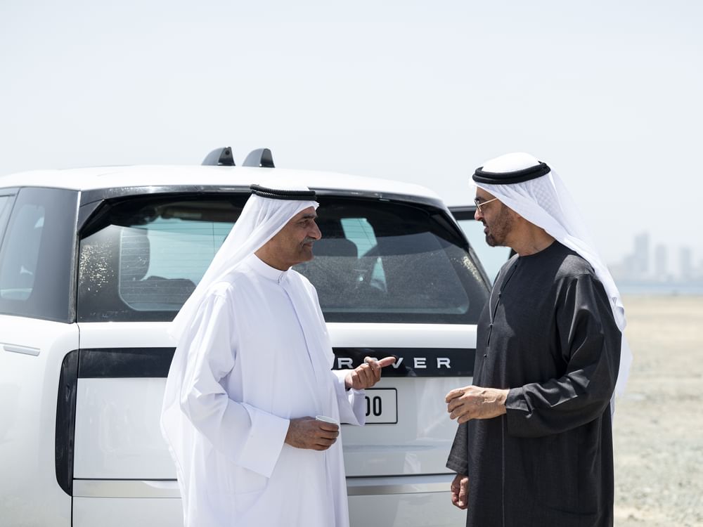 Presidente dos Emirados Árabes Unidos se reúne com governante de Fujairah e inspeciona porto do emirado