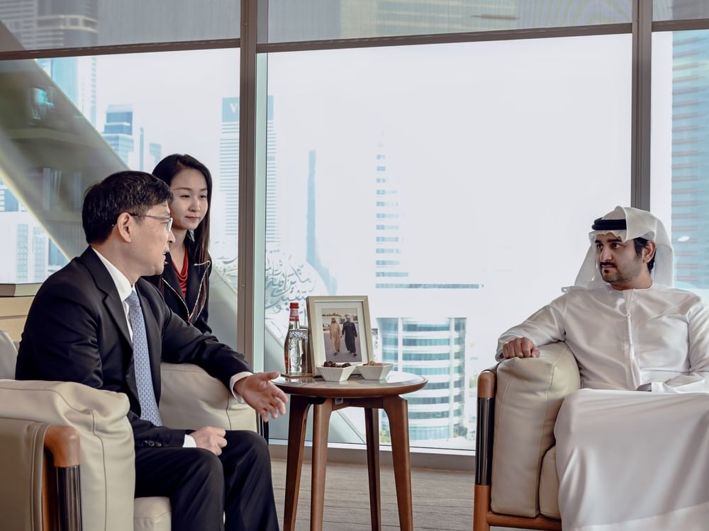 Maktoum bin Mohammed meets with Ren Deqi, Chairman of China’s Bank of Communications