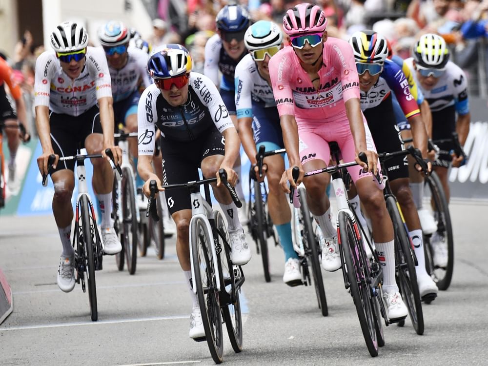 El UAE Team Emirates-XRG conserva el liderato en el Giro de Italia