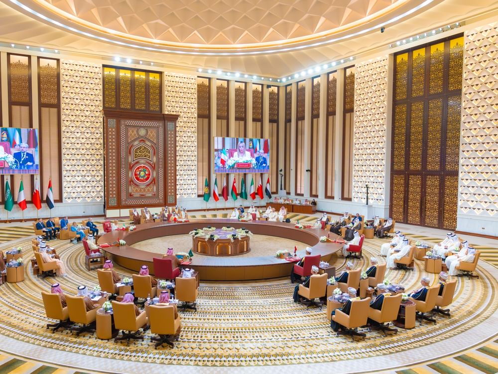 Conselho de Cooperação do Golfo encerra 46ª cúpula no Bahrein com foco em integração econômica e estabilidade regional