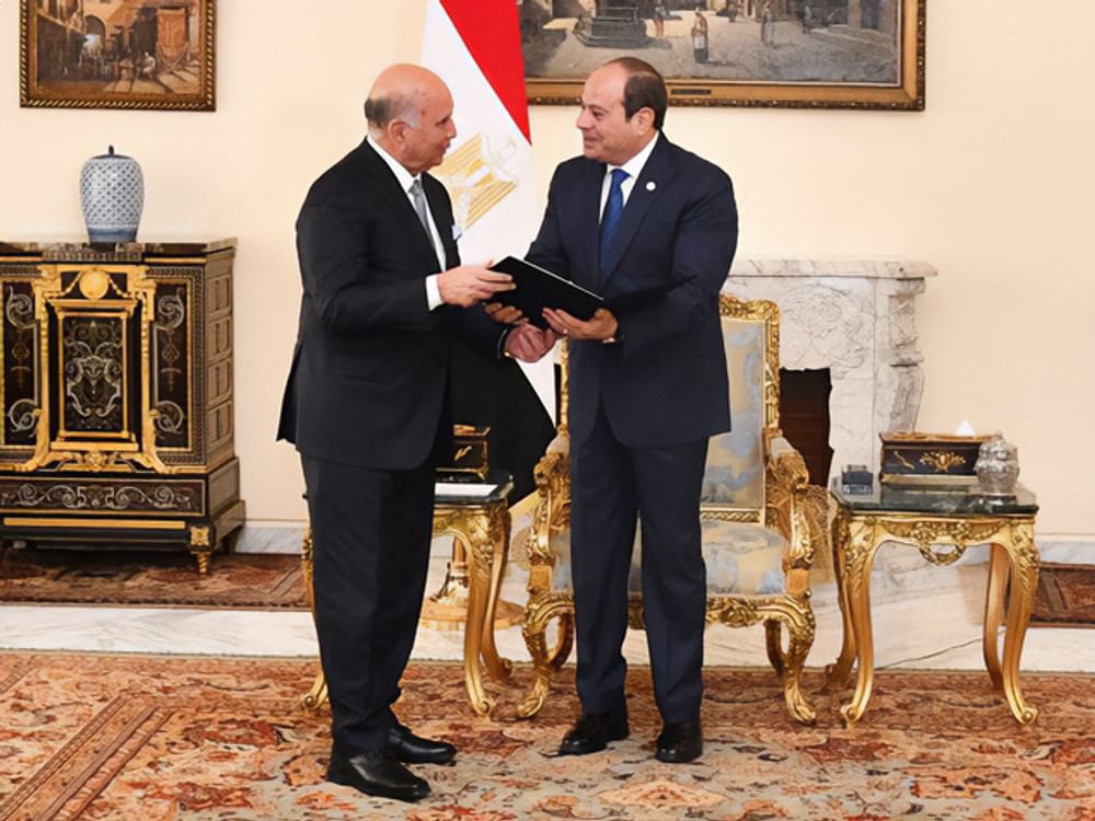 السيسي يؤكد حرص مصر على نجاح القمة العربية المقبلة في بغداد