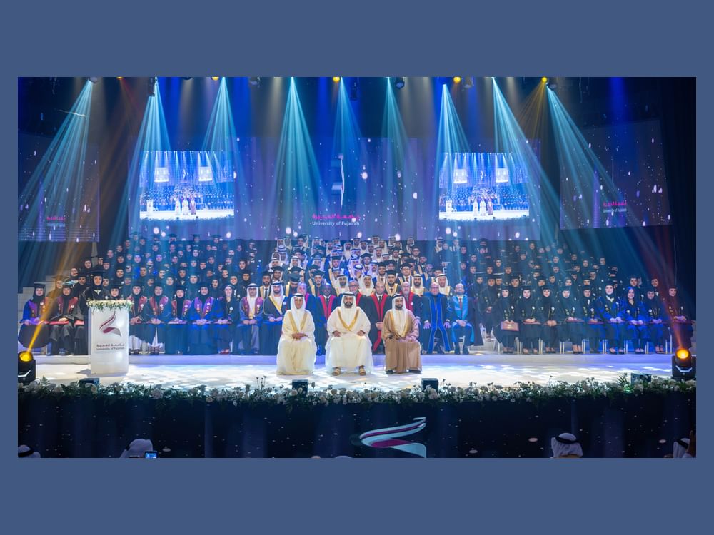 Mohammed bin Hamad prestigia formatura da Universidade de Fujairah