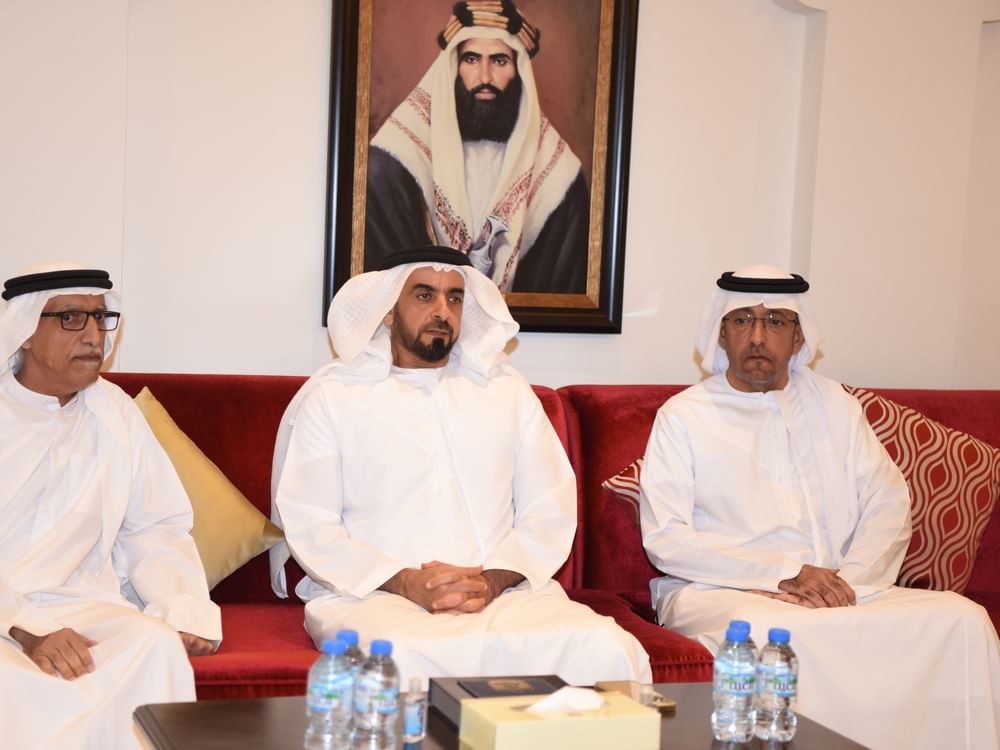 سيف بن زايد يقدم واجب العزاء في وفاة محمد أحمد الحميري
