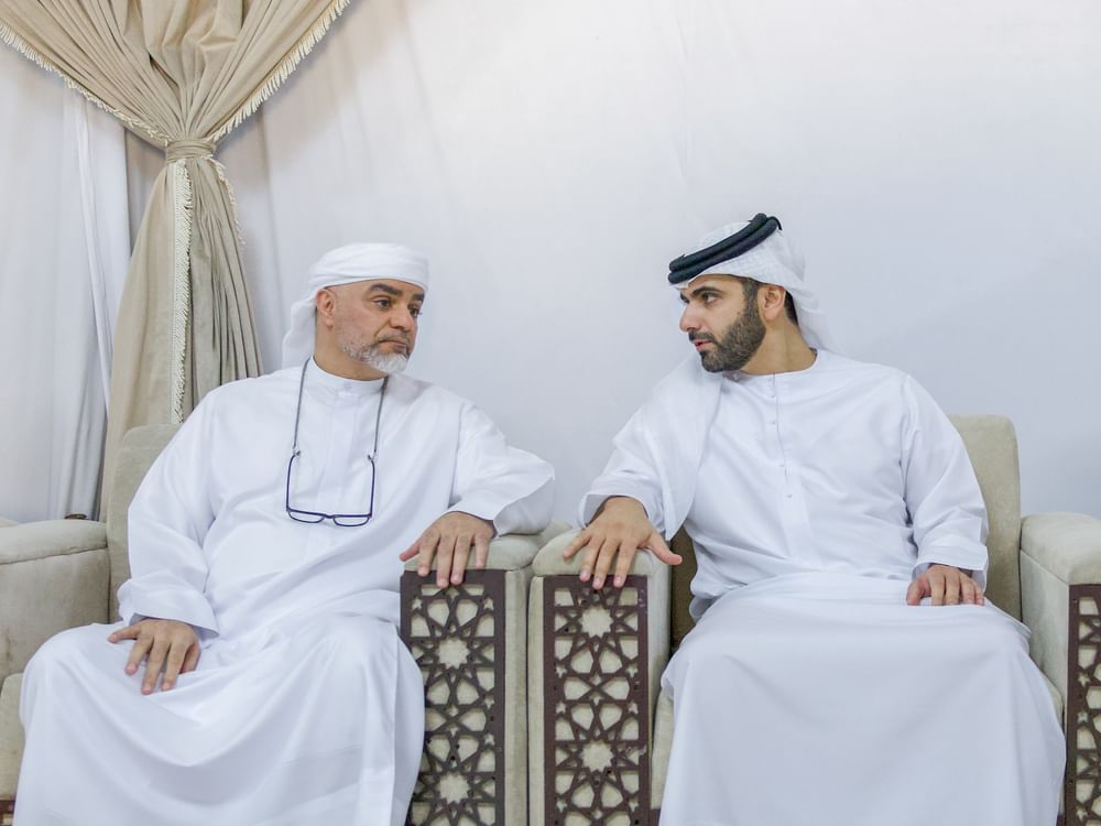 منصور بن محمد يقدم واجب العزاء في وفاة جاسم محمد رسول رئيسي