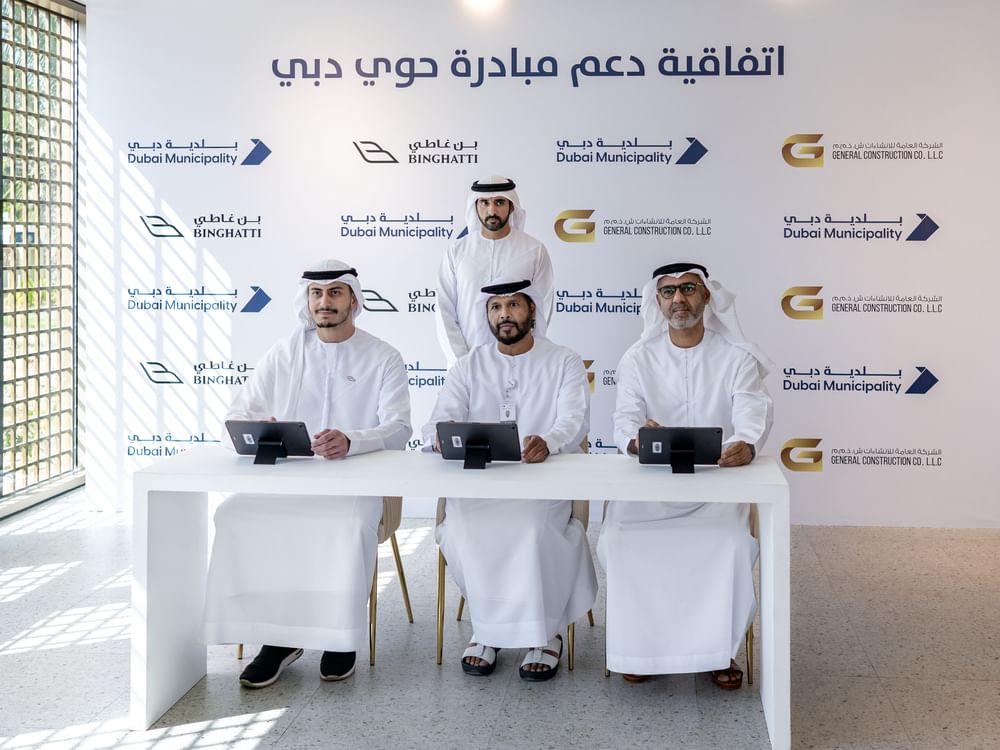 حمدان بن محمد يشهد توقيع اتفاقية بين بلدية دبي و"الشركة العامة للإنشاءات" و"بن غاطي العقارية" بخصوص مبادرة "حوي دبي"