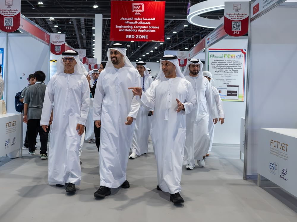 ذياب بن محمد بن زايد يشهد حفل تخريج المتفوقين في دفعة مركز أبوظبي للتعليم والتدريب التقني والمهني لعام 2025