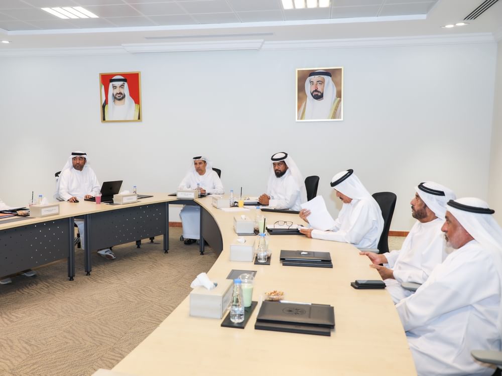 " بلدي دبا الحصن" يناقش الارتقاء بالخدمات المقدمة للمواطنين