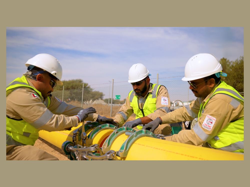 كهرباء الشارقة تنجز 33.6 % من خط الغاز الطبيعي بين البطائح والذيد