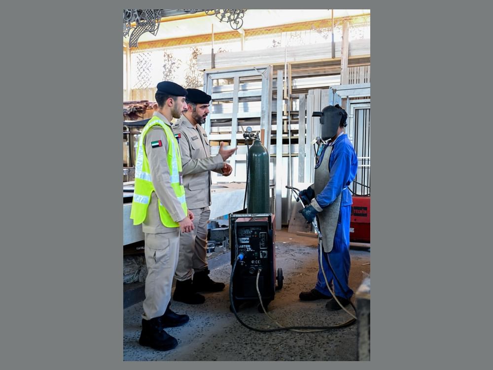 شرطة الشارقة تطلق فريقاً استباقياً لتعزيز الامتثال لنظام السلامة والصحة المهنية 