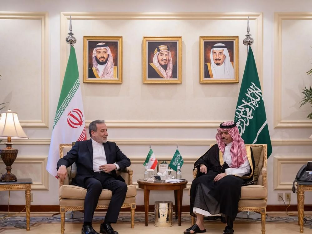 وزيرا خارجية السعودية وإيران يبحثان التطورات في المنطقة
