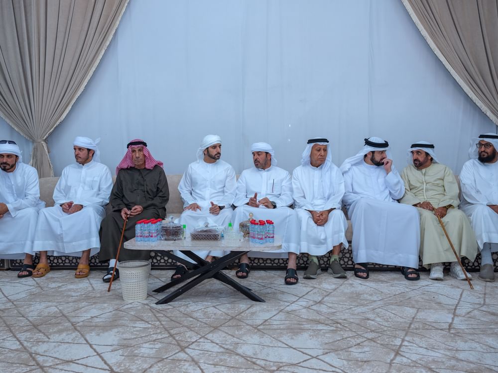 حمدان بن محمد وأحمد بن محمد يقدمان واجب العزاء في وفاة حسين الأحبابي