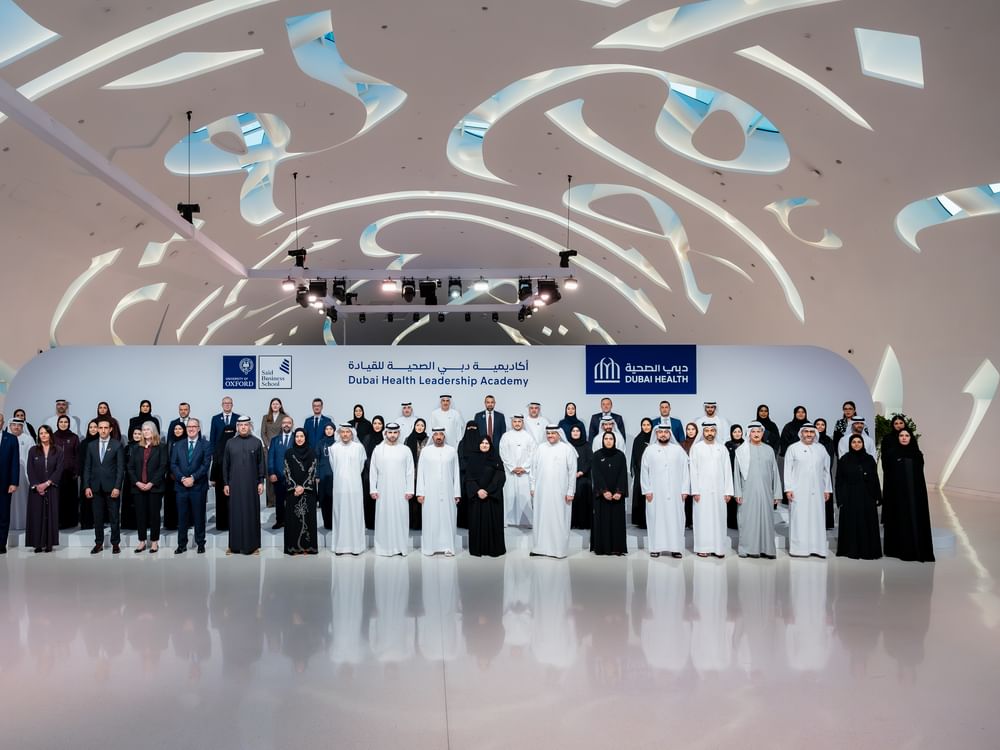 أحمد بن سعيد ومنصور بن محمد يشهدان تخريج الدفعة الأولى من "أكاديمية دبي الصحية للقيادة"