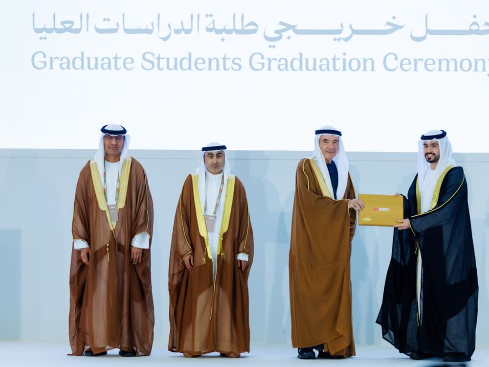 جامعة الإمارات تحتفي بتخريج طلبة الدراسات العليا 
